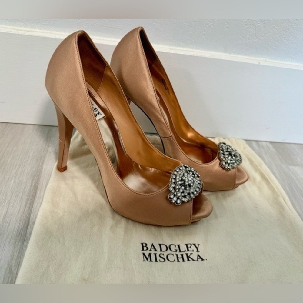 Badgley Mischka Women Champagne Satin Peep Toe Heels Embellished Jeweled 8.5‎ - Picture 4 of 13